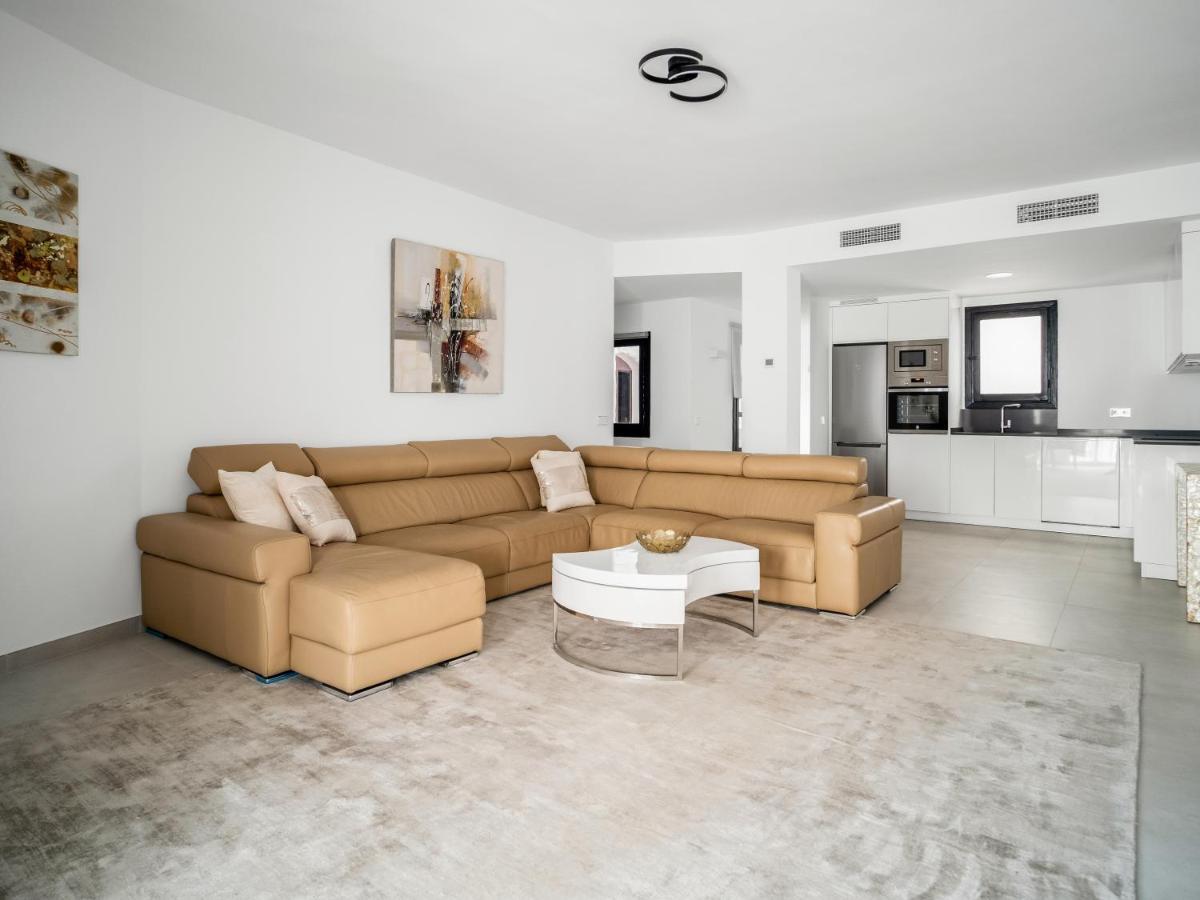 Sanders Sol 1 - Smart Three-bedroom In The Center Of Puerto Banus Nightlife *